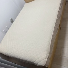 ダブルベッド　収納付き　コンセント付きの画像