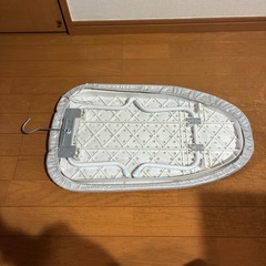 ニトリ アイロン台 折り畳み グレーの画像
