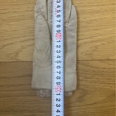 【暖か】スエード調手袋 ベルト付 ニットリブ ベージュ 美品の画像
