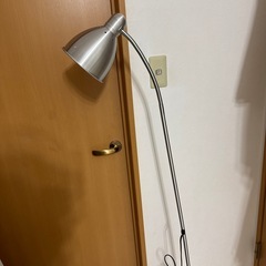 IKEA スタンドライト　シルバーの画像