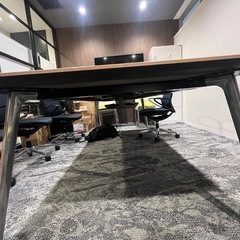 オフィスデスクの画像