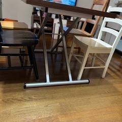 ダイニングテーブル(油圧式)、椅子4脚セットの画像