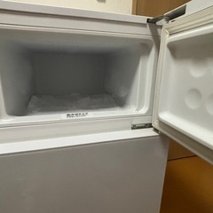 2ドア冷蔵庫の画像