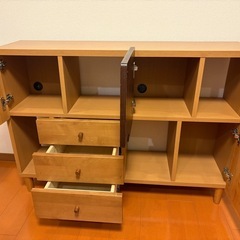 【マルヨシ民芸家具（カグクロ社）製：木製チェスト／収納キャビネット】の画像