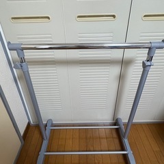 ハンガーラックの画像