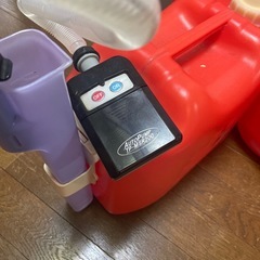 「【冬準備に】石油ファンヒーター2台＋灯油タンクなど暖房用品まとめ売り」  の画像