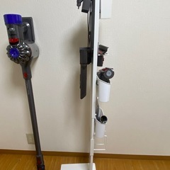 ダイソン掃除機　収納スタンド+付属品一式　dyson V8 fluffyの画像