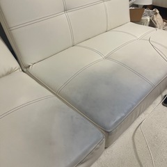 【無料】ホワイト合皮ソファ（汚れあります）の画像