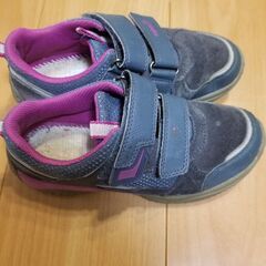 スーパーフィット　キッズシューズ　インポートシューズ　差し上げます。取りにきて頂ける方の画像