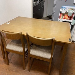 【無料】ダイニングテーブル＆チェア2脚・ベンチ（要修理）お譲りしますの画像