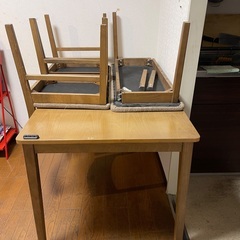 【無料】ダイニングテーブル＆チェア2脚・ベンチ（要修理）お譲りしますの画像