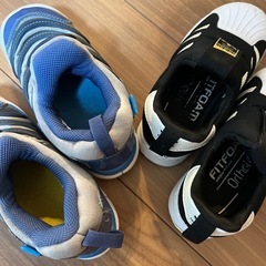 adidas NIKEの画像