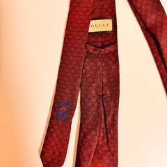 GUCCI 赤 
ネクタイの画像