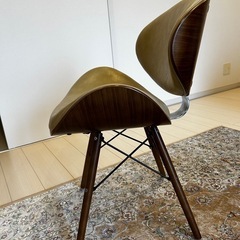   【美品】ダイニングチェア／背もたれ・クッション弾力あり／レザー調ヴィンテージ／おしゃれの画像