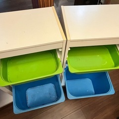 IKEA製:PCデスクとカラフル収納ボックス付ラックセットの画像