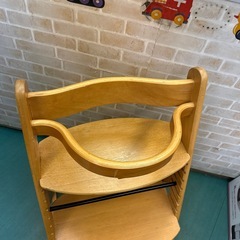 木製　ベビーチェア ガード付き　木の椅子の画像