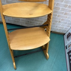 木製　ベビーチェア ガード付き　木の椅子の画像