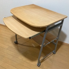 パソコンデスクの画像