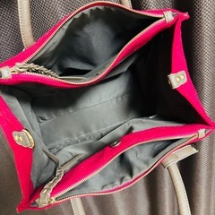 赤いバックの画像