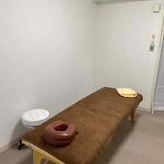 【ほぼ新品！】 10か月のみ使用 軽量 折り畳み (有孔)マッサージベッド バニラ キャリーバック付の画像