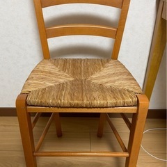 2人用ダイニングテーブルと椅子の画像