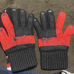 NIKE（ナイキ） 手袋 4点セット + Asics ネックウォーマー2点セット 【値下げ交渉可】 ＊おまけ付きの画像