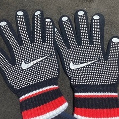 NIKE（ナイキ） 手袋 4点セット + Asics ネックウォーマー2点セット 【値下げ交渉可】 ＊おまけ付きの画像