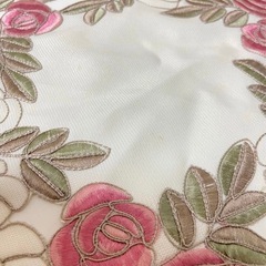 バラ刺繍 テーブルセンター・ドイリー＆ティーコージーの画像