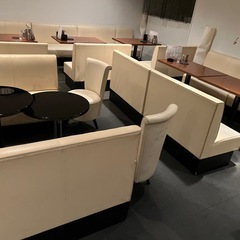 ソファ、テーブルの画像