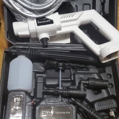 バッテリー2個付き高圧洗浄機 コードレス 充電式 大容量バッテリー 強力 家庭用 初心者向け 5MPa最大吐出圧力 300W 水噴射量4L|min 高圧 洗浄機 6段階マルチスプレー コンパクト 洗車機 ポータブル 車掃除/庭/屋外/の画像