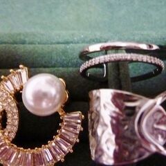 美品/調整可能リング指輪とワンパールダブルCブローチ３点セットの画像