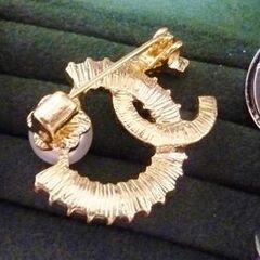 美品/調整可能リング指輪とワンパールダブルCブローチ３点セットの画像