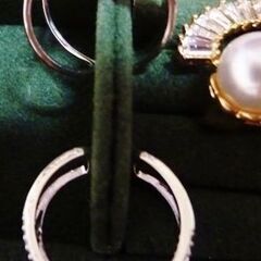 美品/調整可能リング指輪とワンパールダブルCブローチ３点セットの画像