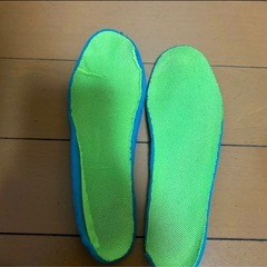 キッズスニーカー ブラック ピンク ハート柄 マジックテープ 軽量の画像