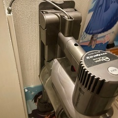 取引中　Dyson ダイソン　掃除機　コードレス　DC45 スタンド付き　充電式　アダプタ付きの画像