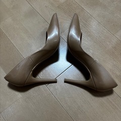 DIANA ベージュ ポインテッドトゥ ハイヒール　24cmの画像