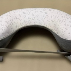 ergobaby 授乳クッション ムーンライトグレー エルゴ　中古品の画像