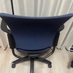 キャスター付きオフィスチェア2脚セットの画像