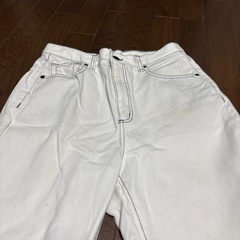 GU❤︎レディースホワイトデニムLsizeの画像