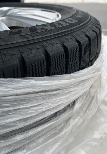 スタッドレスタイヤ　ダンロップ　JOKERホイール付き　195/65R/15