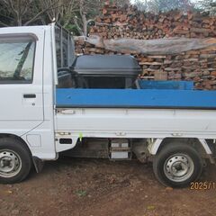 乾燥薪MIX,長さ３５ｃｍ前後、幅２ｍ高さ１ｍ１０ｃｍ、薪ストーブ用、軽トラアオリ位までの量、重さ２００ｋｇ？の画像