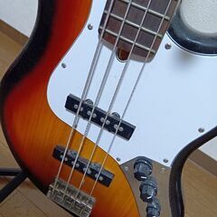 【お値下げ不可】バッカスのベース（スタンド、ソフトケース付き）の画像