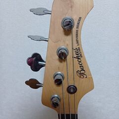 【お値下げ不可】バッカスのベース（スタンド、ソフトケース付き）の画像