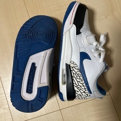 スニーカーの画像