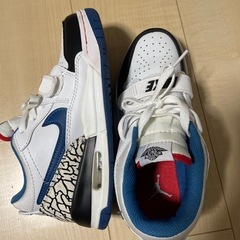 スニーカーの画像