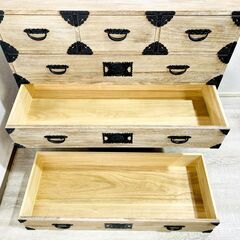 【未使用保管/金具美品】和箪笥 チェスト 総桐箪笥 時代ダンス風 錺金具 時代づくり 木製 整理箪笥 収納家具 虫食い跡あり E1EX0309の画像