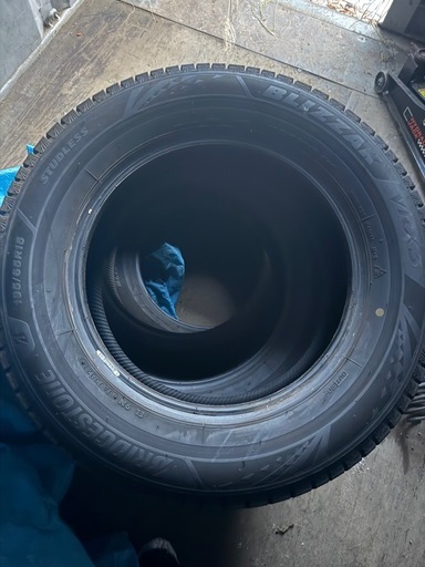 2021年製　スタッドレスタイヤ　vrx3