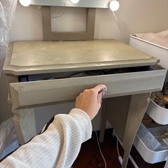 洋風ドレッサーの画像