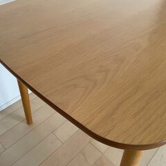 ダイニングテーブルの画像