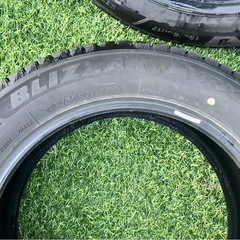 ブリザックスタッドレスタイヤ  RVX3 195/60/R17の画像